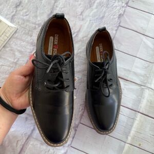 Deer Stag’s Zander Black Leather Shoes  With Memory Foam Kids Size 2.5 M